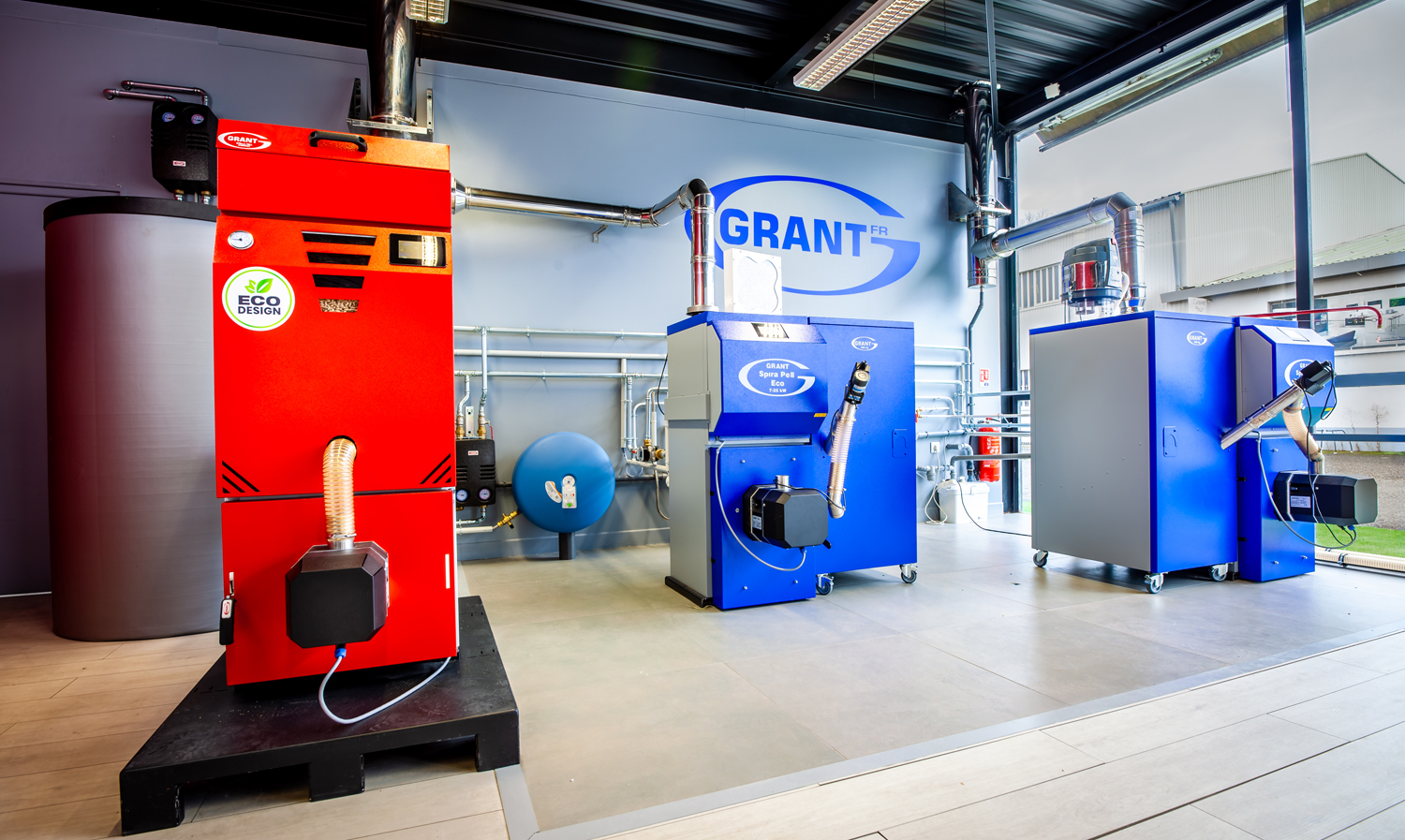 Grant France : Création du showroom, d'un laboratoire et d'un centre de formation à Chambéry. Nos spécialistes forment les équipes d'installateur sur la gamme de chaudière à granulés, pompe à chaleur et chaudière bio fioul Grant.
